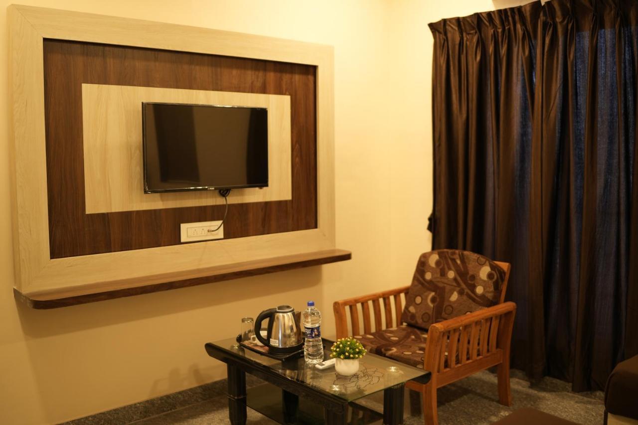 Hotel Sitara Inn Ratnāgiri Extérieur photo